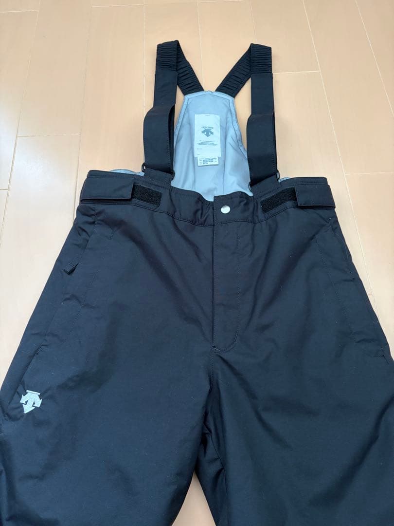 美品 デサント ジュニア スキーウェア 上下セット ブラック レッド 150cm