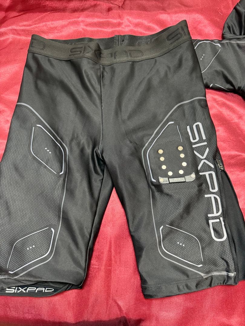 SIXPAD トレーニングシャツ＆パンツセット S/M綺麗な状態です！レディース