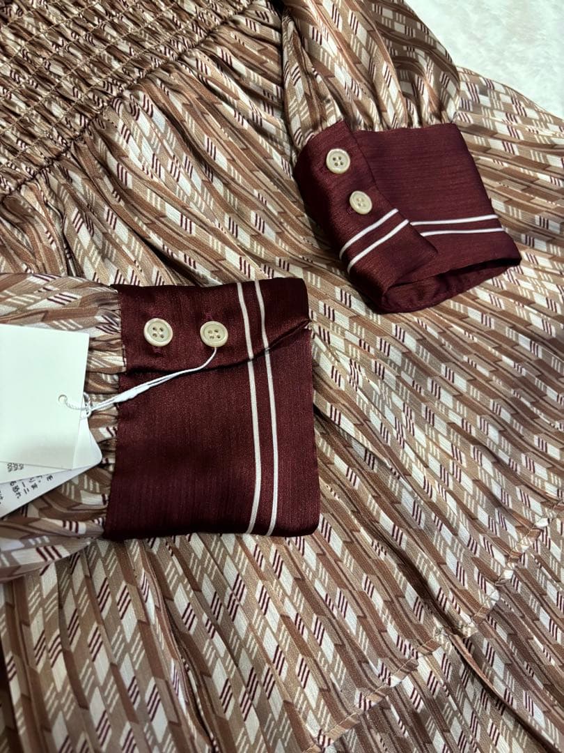 Lily Brown バイカラー　2wayボウタイワンピース　ティアード　赤　春