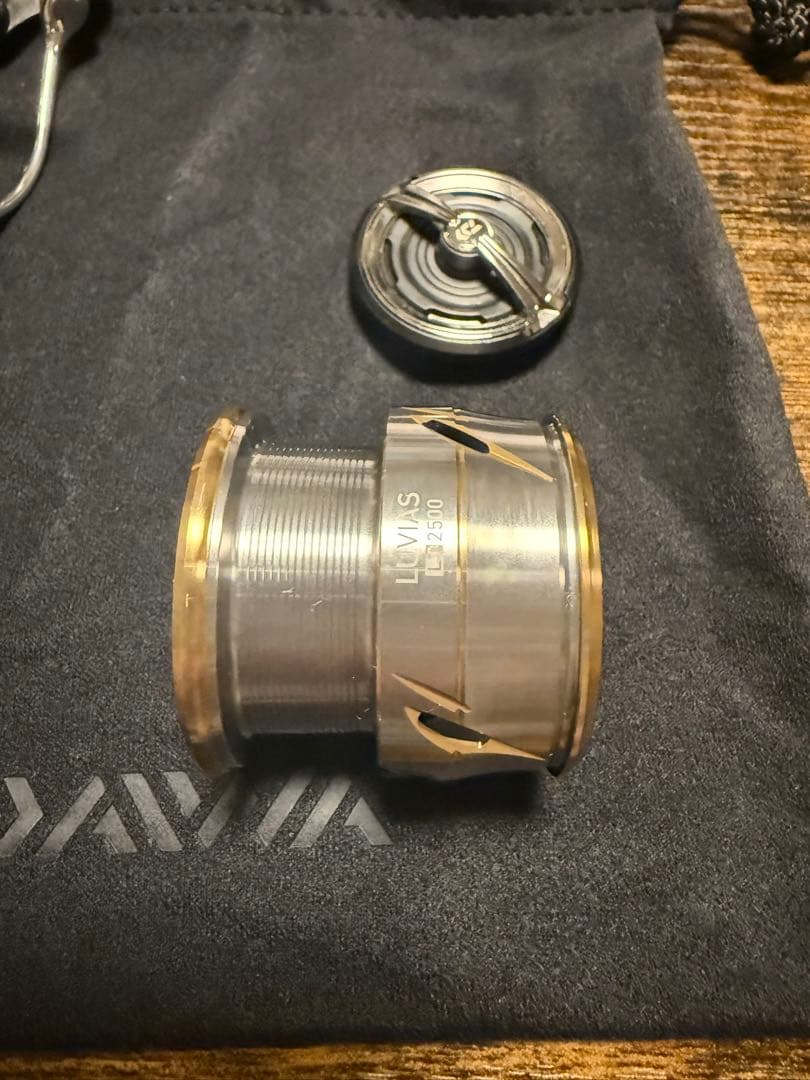 20ルビアス　LT2500-XH スピニングリール