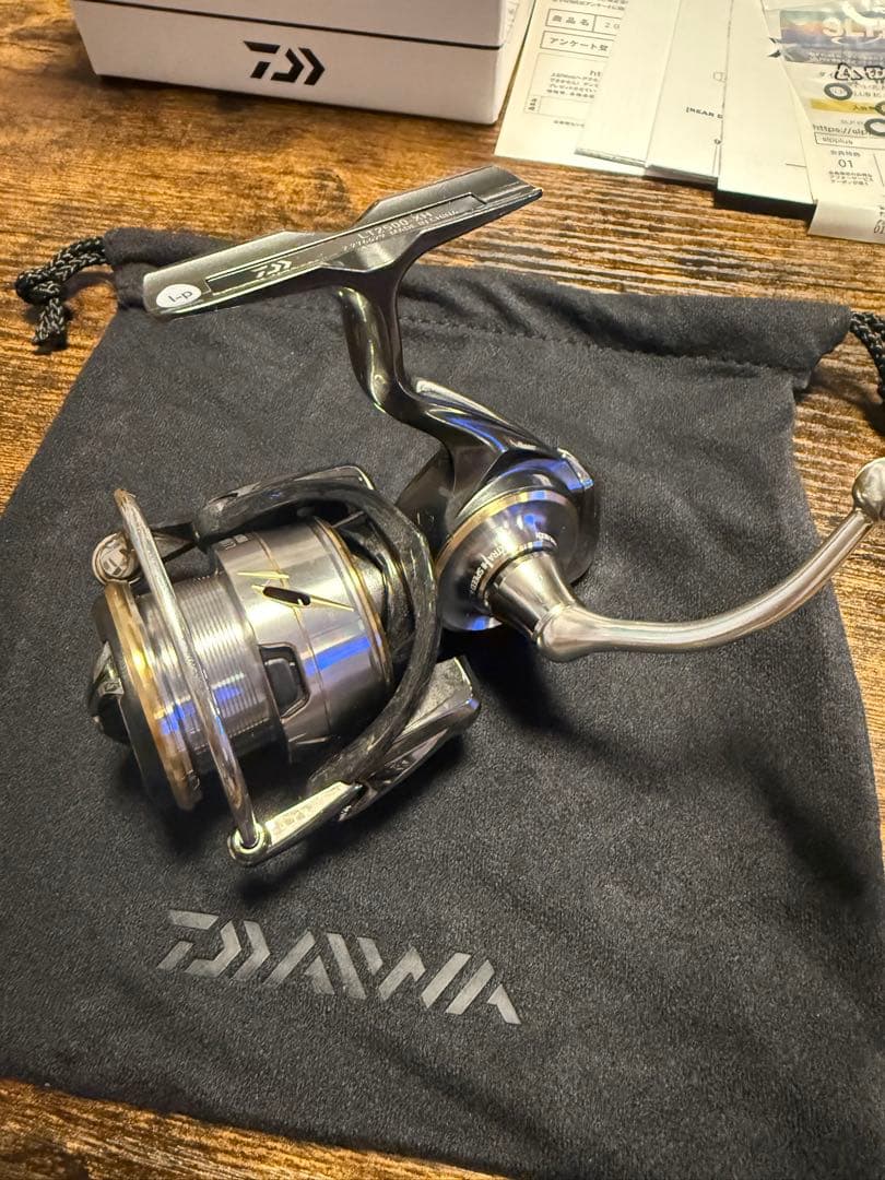 20ルビアス　LT2500-XH スピニングリール