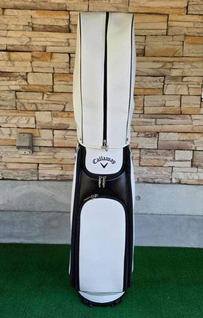 Callaway キャディバッグ ホワイト/ブラック ネームプレート付き
