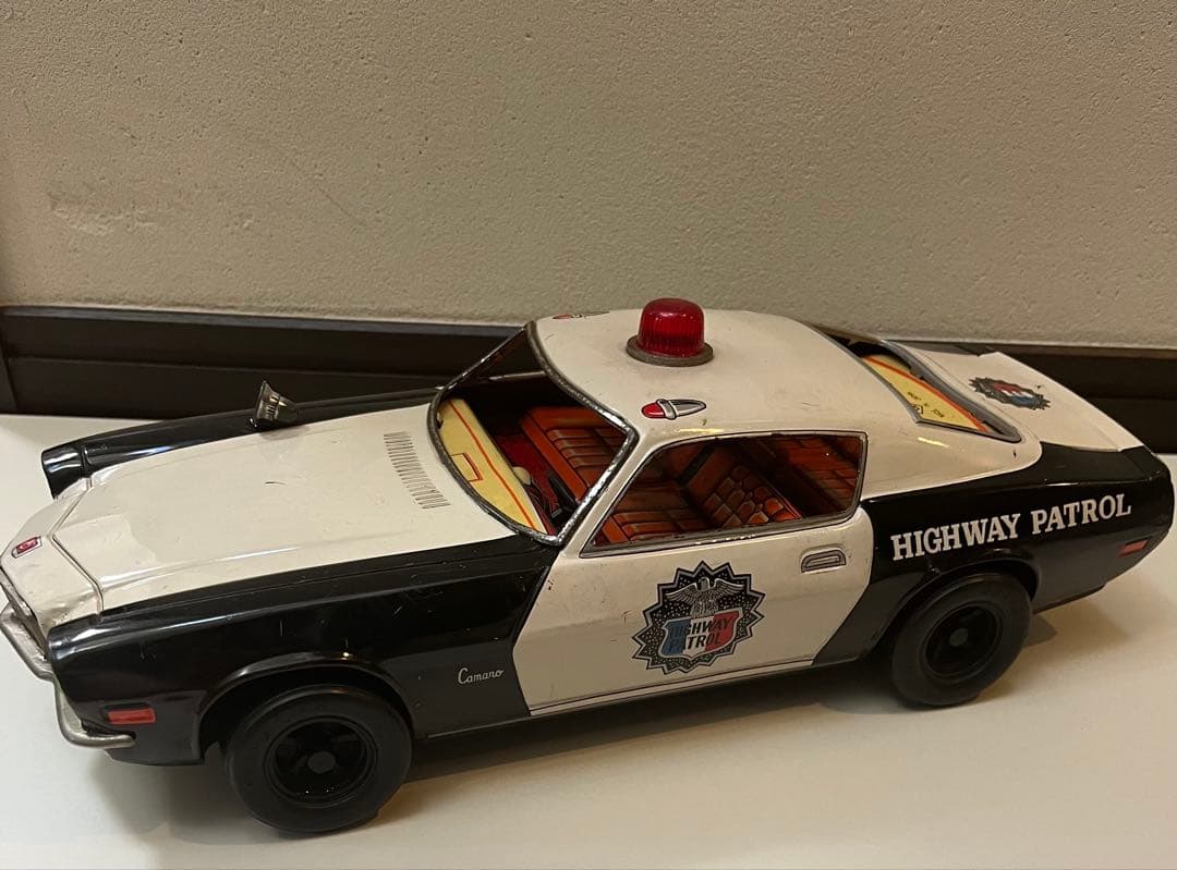 ヒ*ン様 【当時物】野村トーイ ブリキ製 パトカー ハイウェイパトロール カマロ