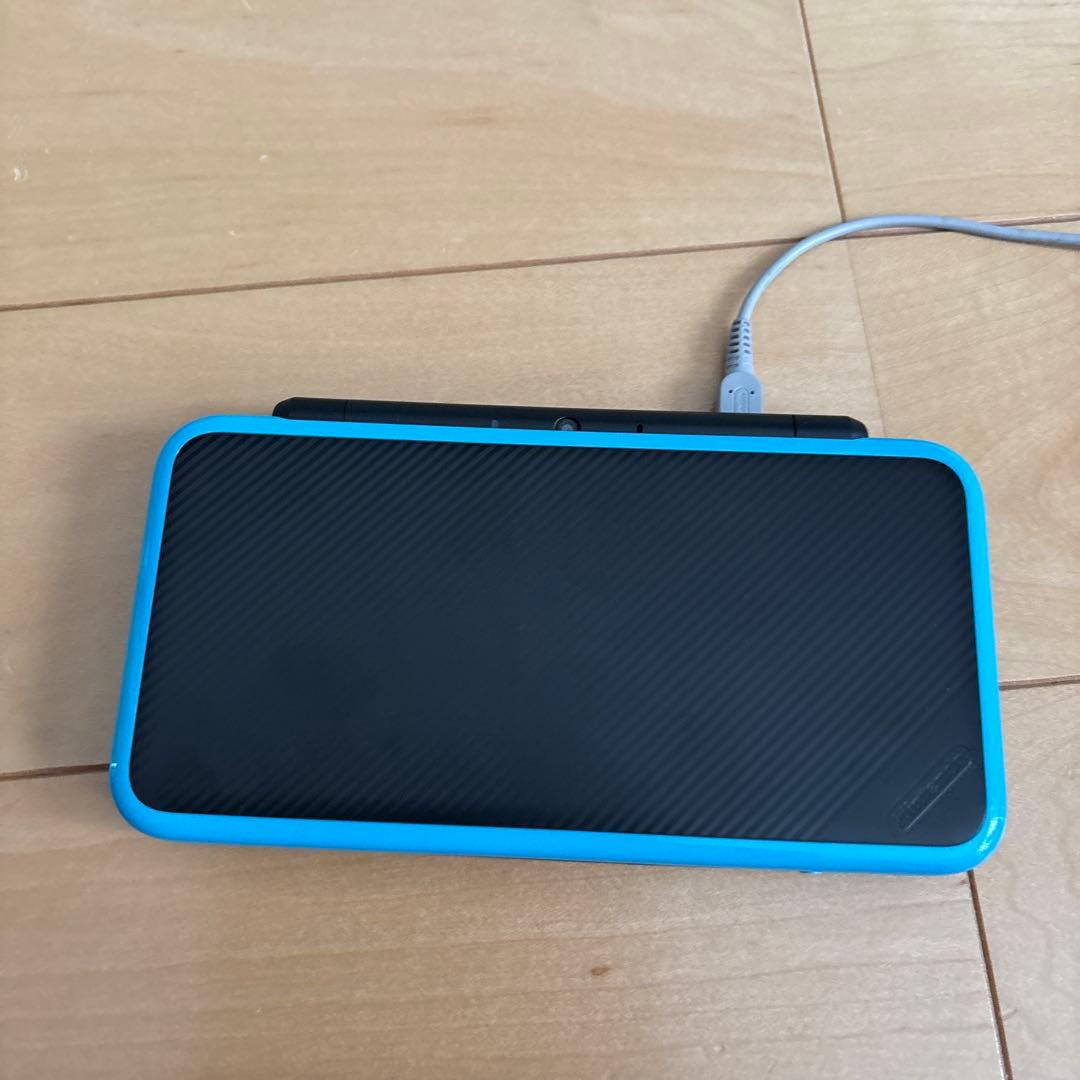 Nintendo 2DS LLブラック/ブルー 充電ケーブル付き