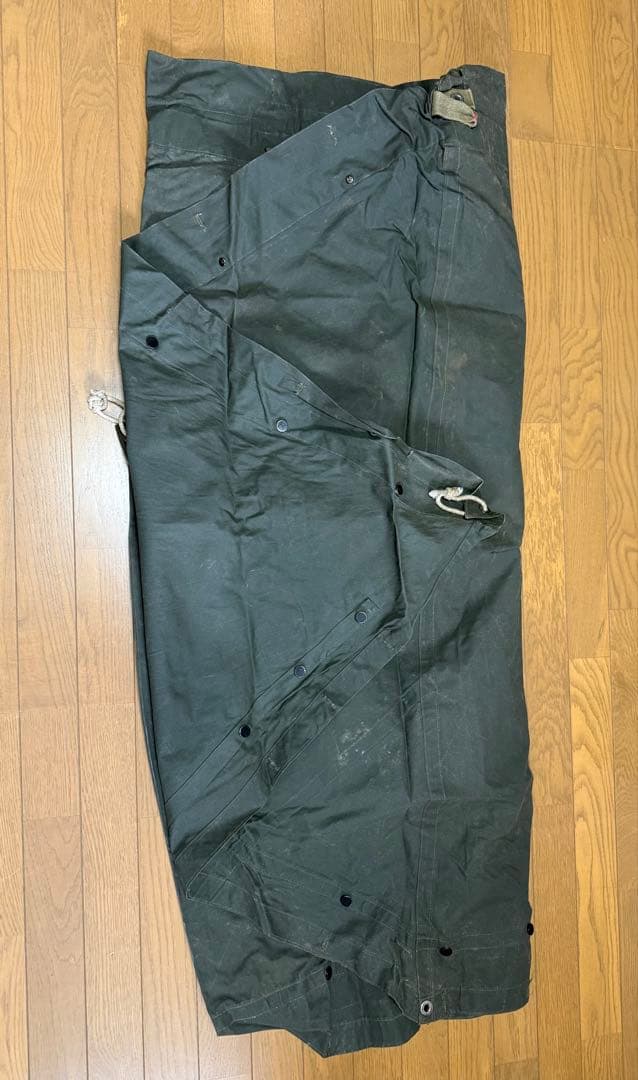 陸上自衛隊個人天幕55式官品昭和58年軍幕OD色 厚手帆布金属ボタンソロキャンプ