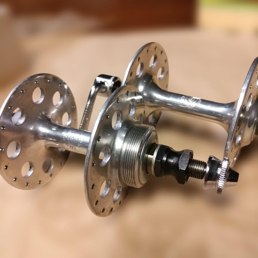 カンバニョーロ ラージ丸穴ハブ新品未使用箱入り