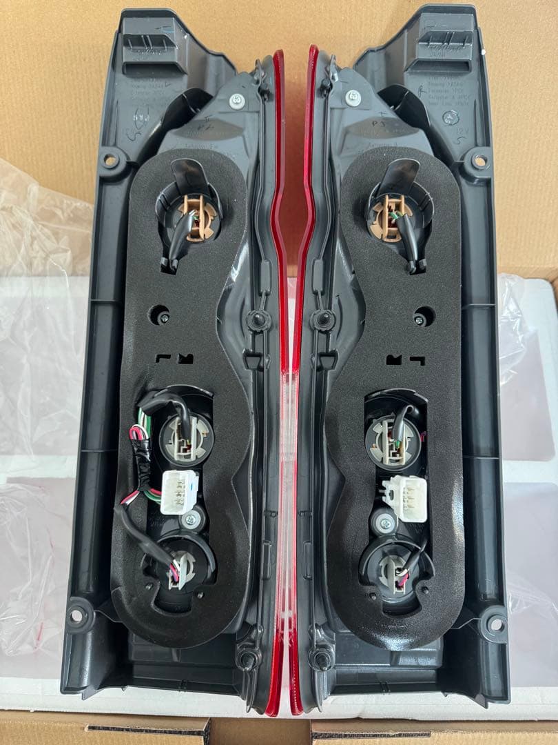 ハイエース　新車外し　テールランプ