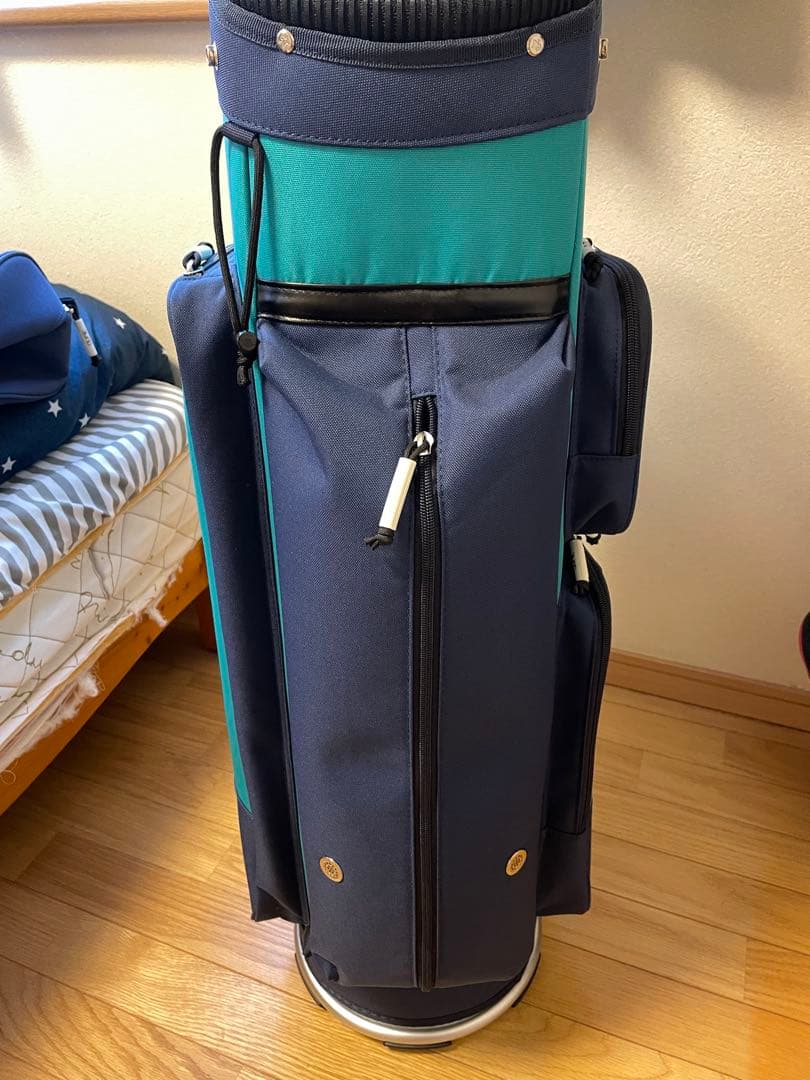 CLUNK 07 ゴルフバッグ・キャディバッグ　おまけのアイアンカバー付き