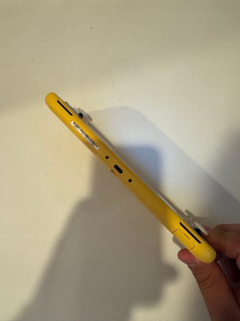 任天堂Switchライト黄色