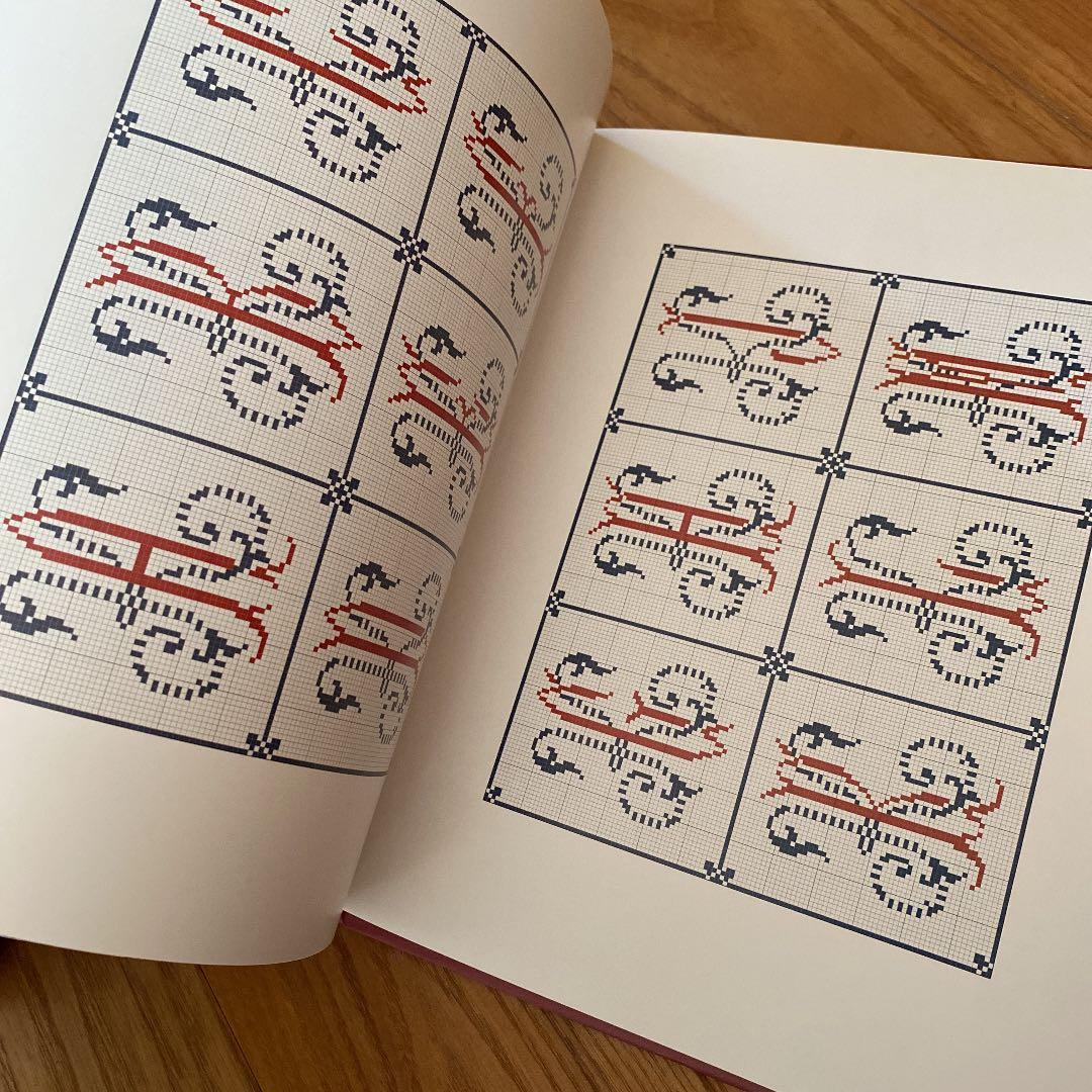 クロスステッチ洋書　モノグラム by Veronique Maillard