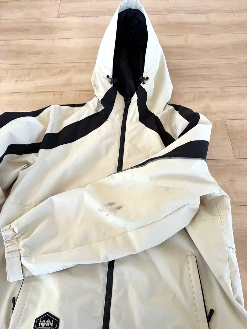 NNN エンスリー　スノーボードウェア　上下セット