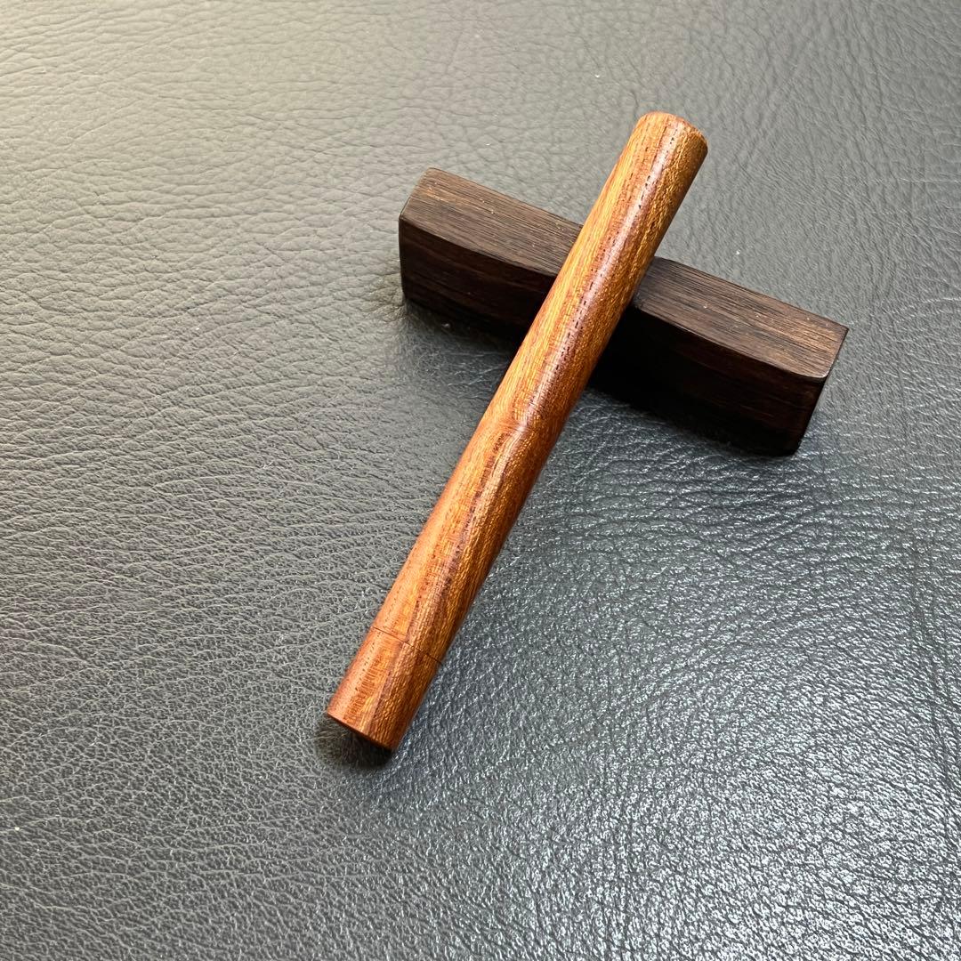 27赤ケヤキ木製キャップ芯ケース　木目揃え