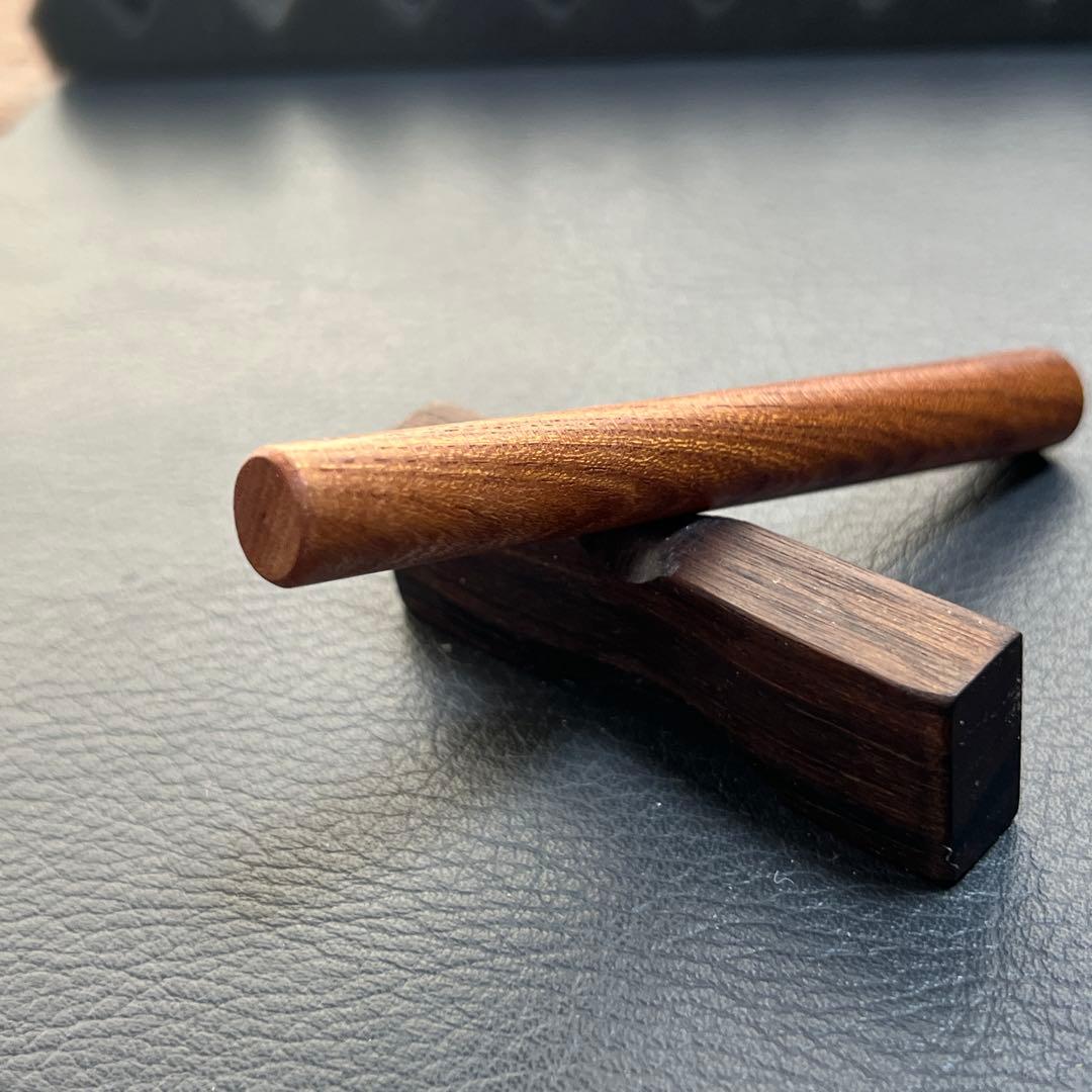 27赤ケヤキ木製キャップ芯ケース　木目揃え