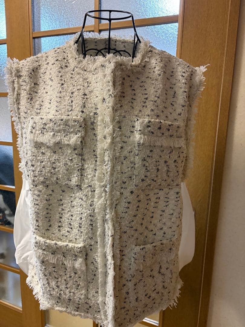 フリンジツイードノーカラーベスト　ホワイト