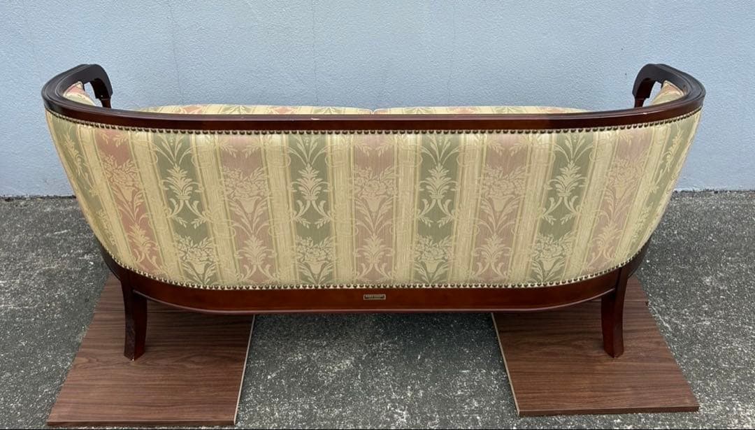 マルニ　ケントコート KENT COURT　２人掛けソファ　鋲打ち　クラシック②