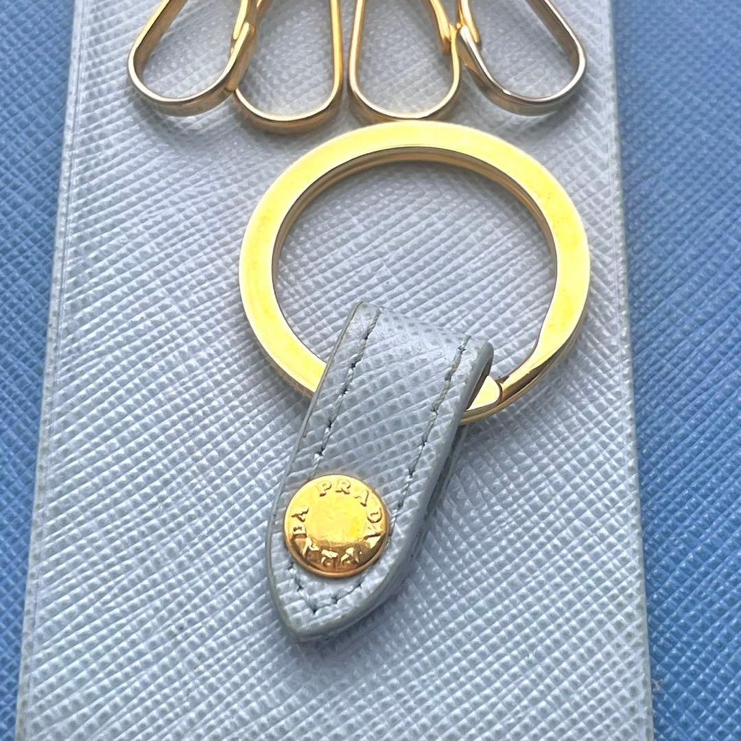 プラダ PRADA サフィアーノ キーケース 4連 水色 箱付き　0125-③