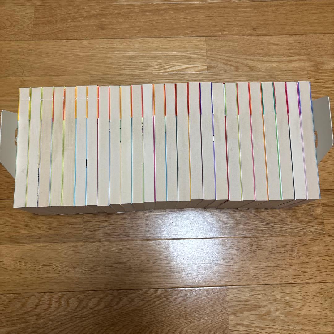 A peanuts book featuring Snoopy. 1-25巻