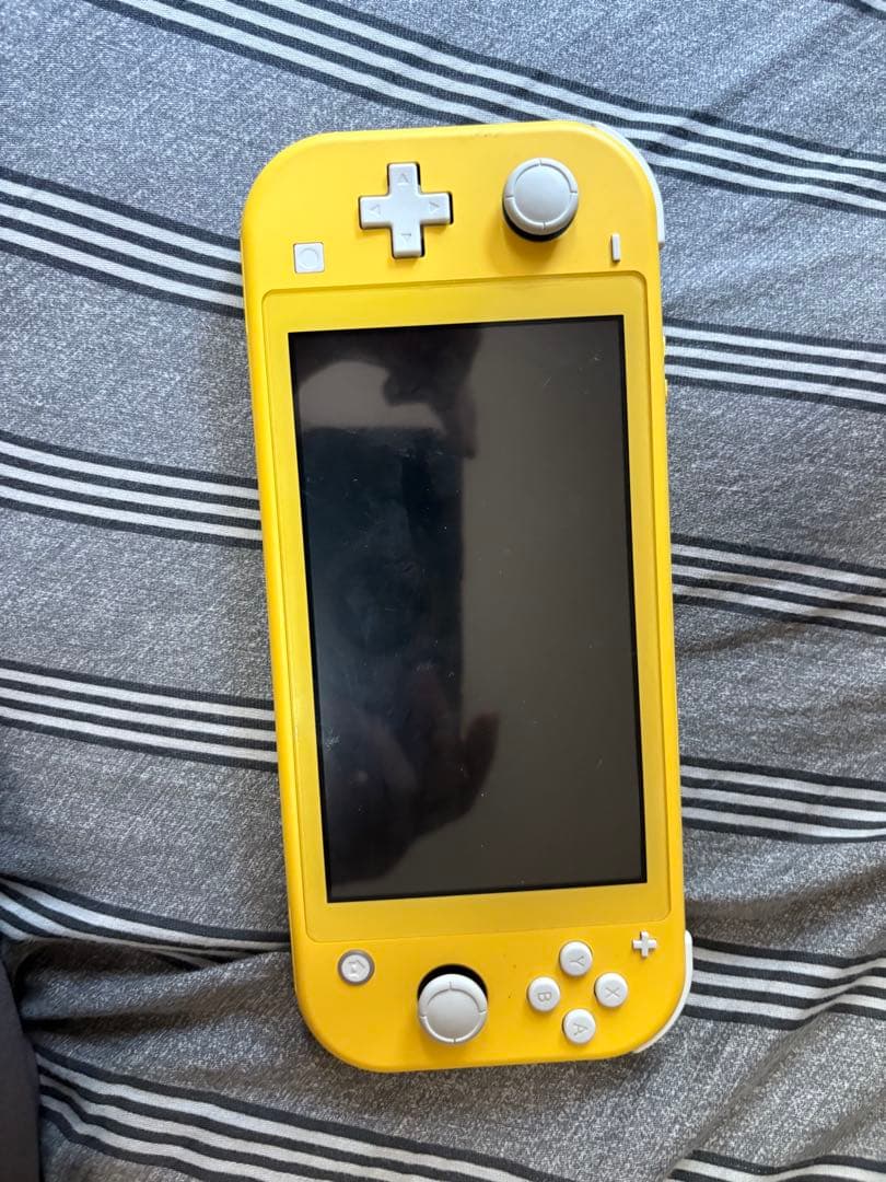 Nintendo Switch Lite イエロー 本体　ソフト2本
