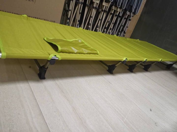 値下げ！　簡易ベッド　アウトドアベッド　軽量　コンパクト　４色から選べます！