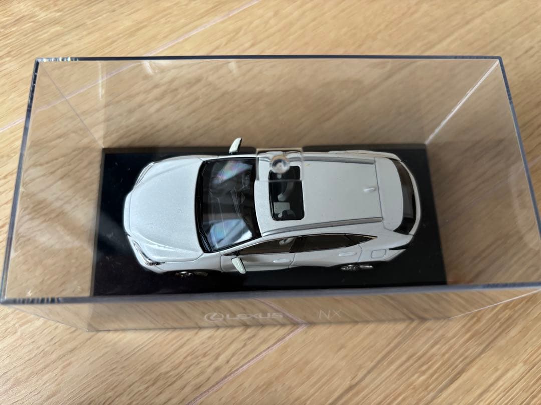 非売品☆Lexus レクサスNX ミニカー 1/43 ホワイト ミニカー 模型