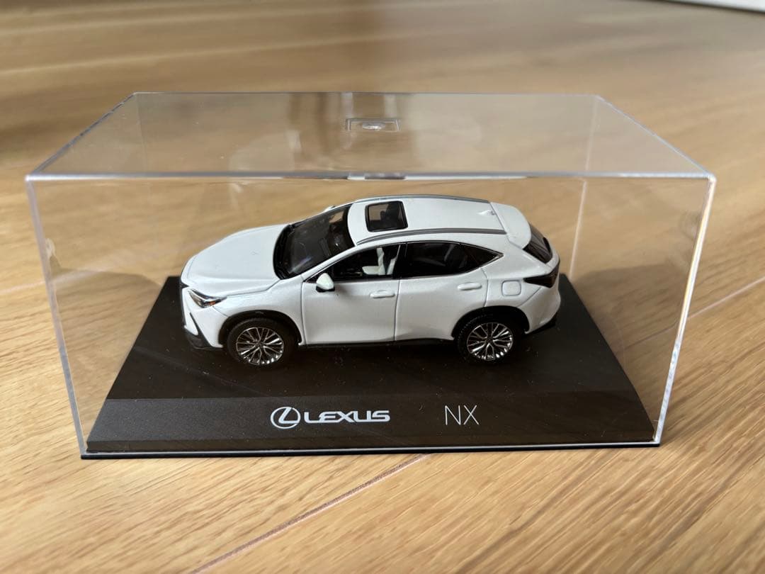 非売品☆Lexus レクサスNX ミニカー 1/43 ホワイト ミニカー 模型