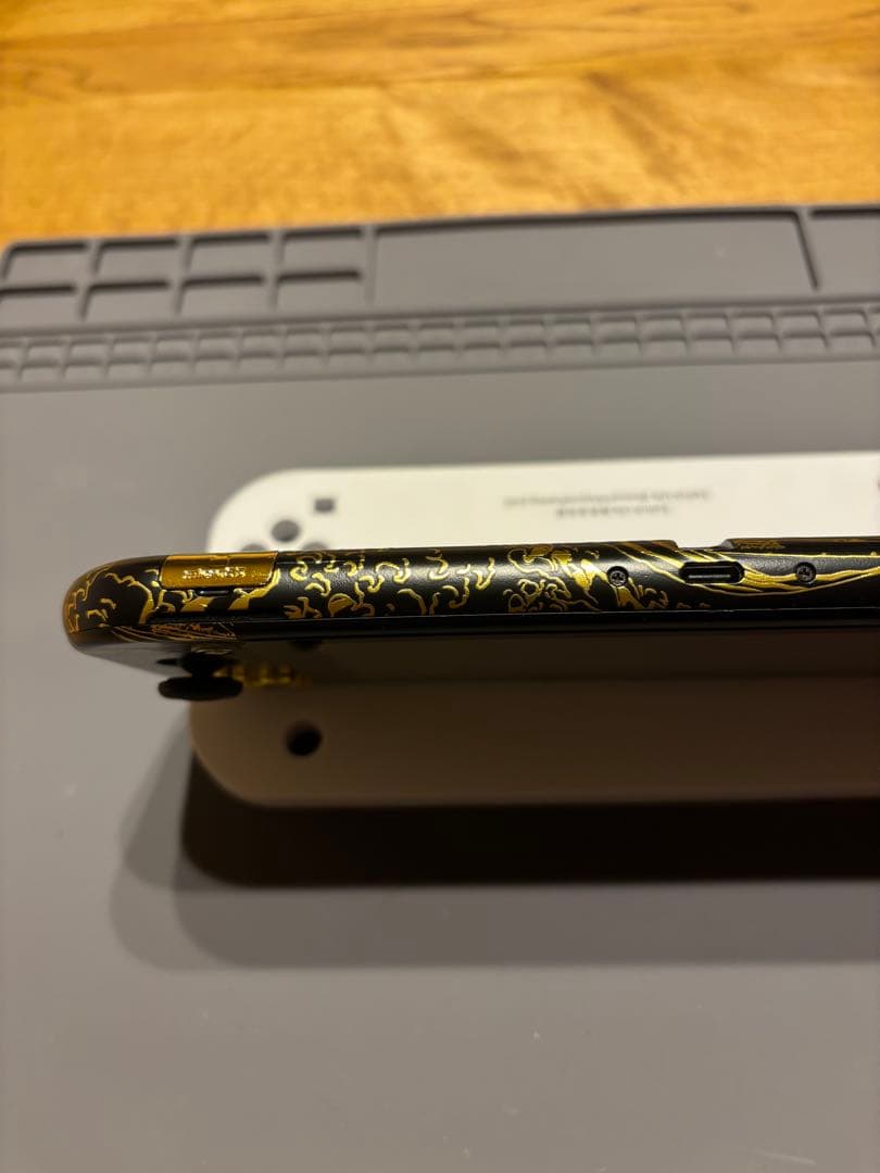 Nintendo Switch Lite本体　カスタム品　外装：金の波柄仕様