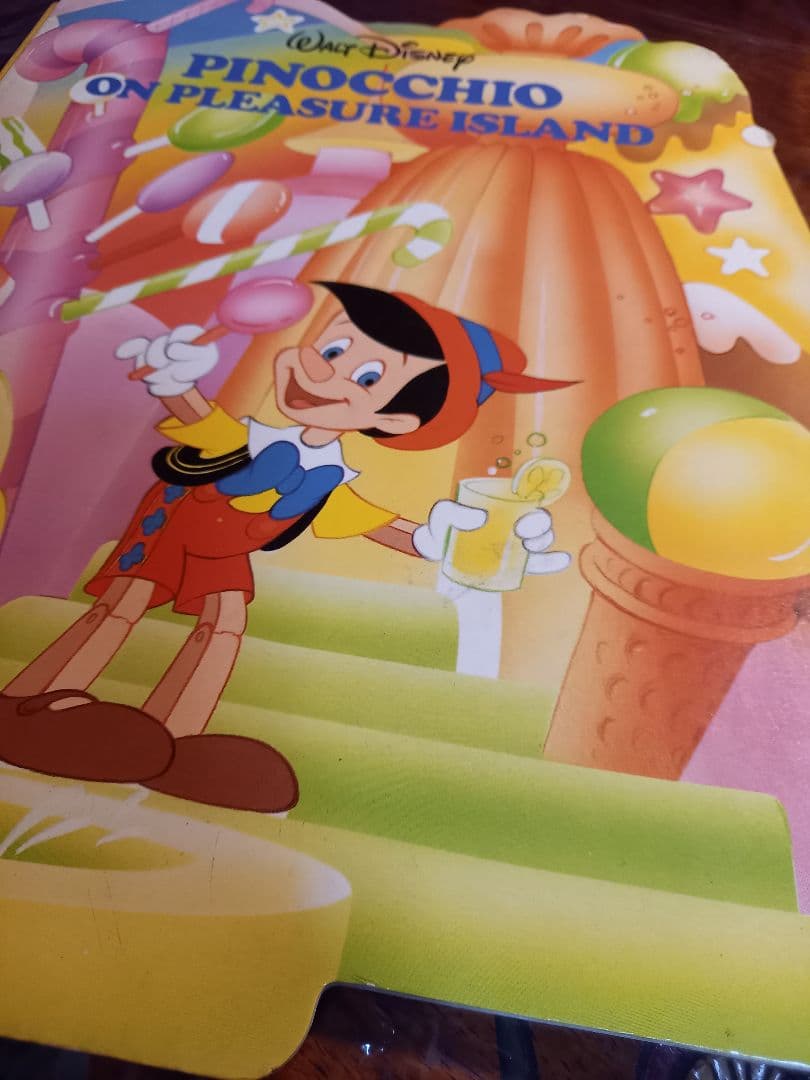 絵本・児童書 WALT DISNEY PINOCCHIO ON PLEASURE 