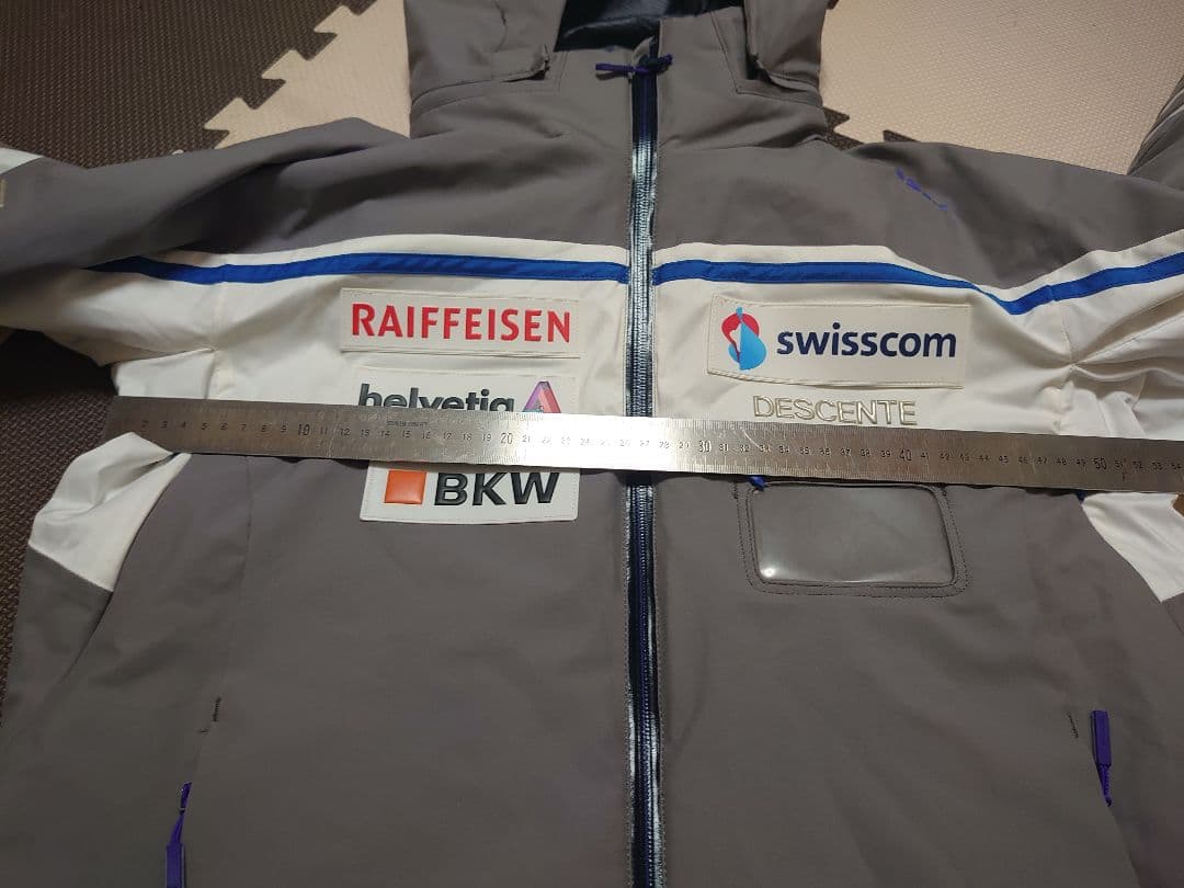 【本日最終 三連休特別値下】DESCENTE スキーウェア上下 スイスモデル