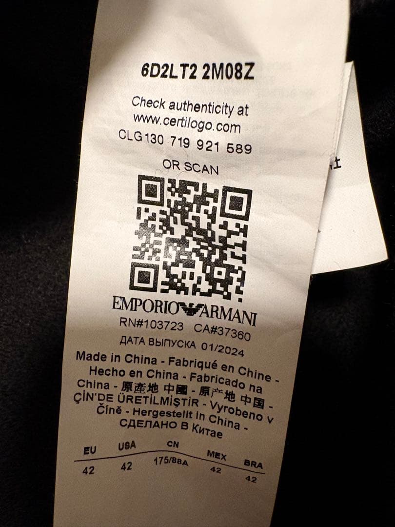 EMPORIO ARMANI ケープ 圧縮ウールサテンジグザグ刺繍 ポンチョ