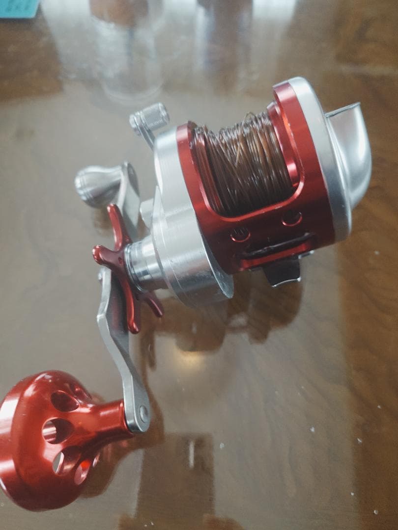 DAIWA ISHIDAI ベイトリール シルバー/レッド