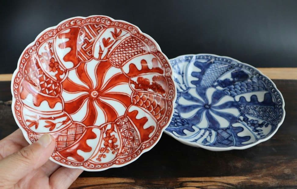 染付.赤絵捻り菊打込皿