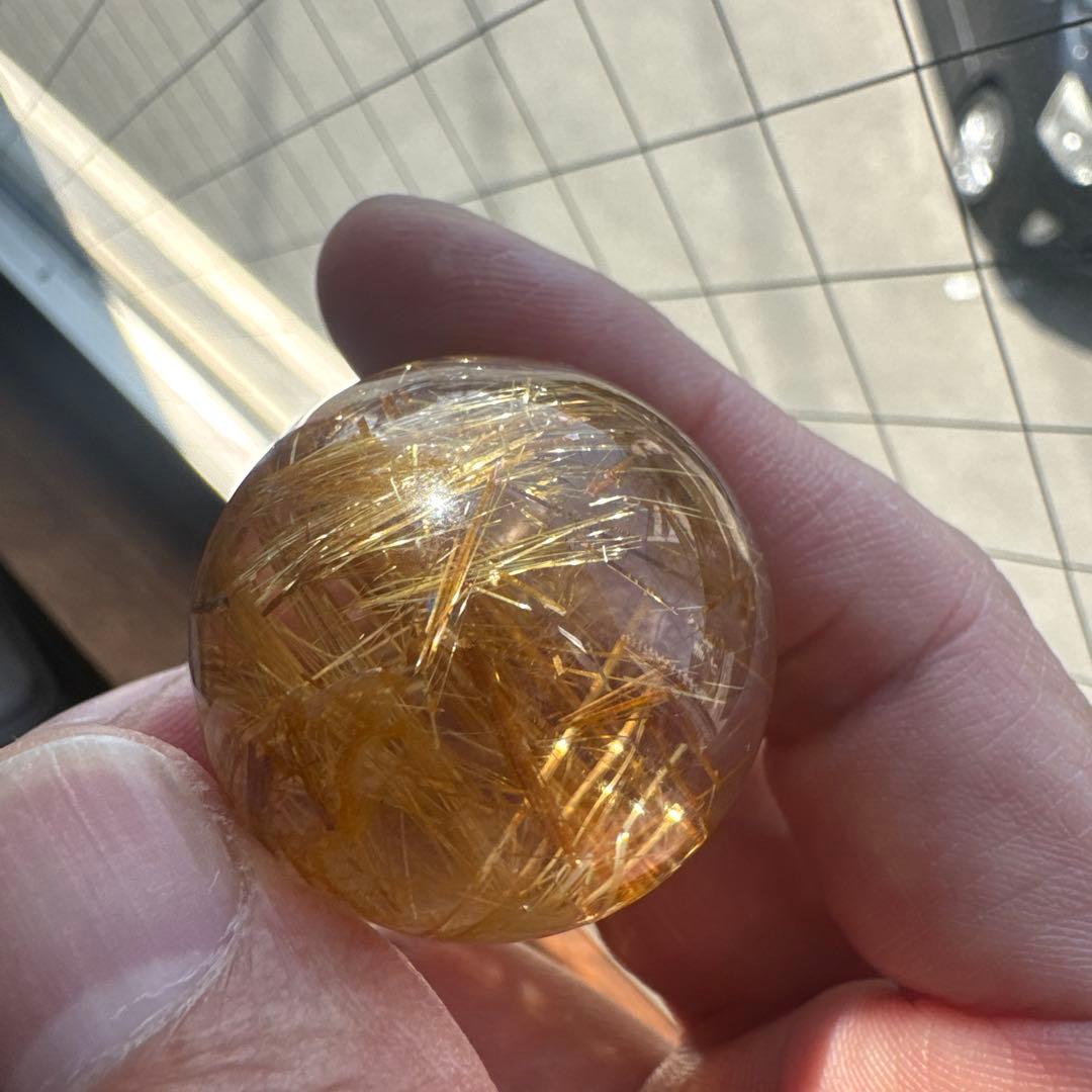 高透明 ルチルクォーツ スフィア 約32.9mm 金針密集 天然石 丸玉 台座付