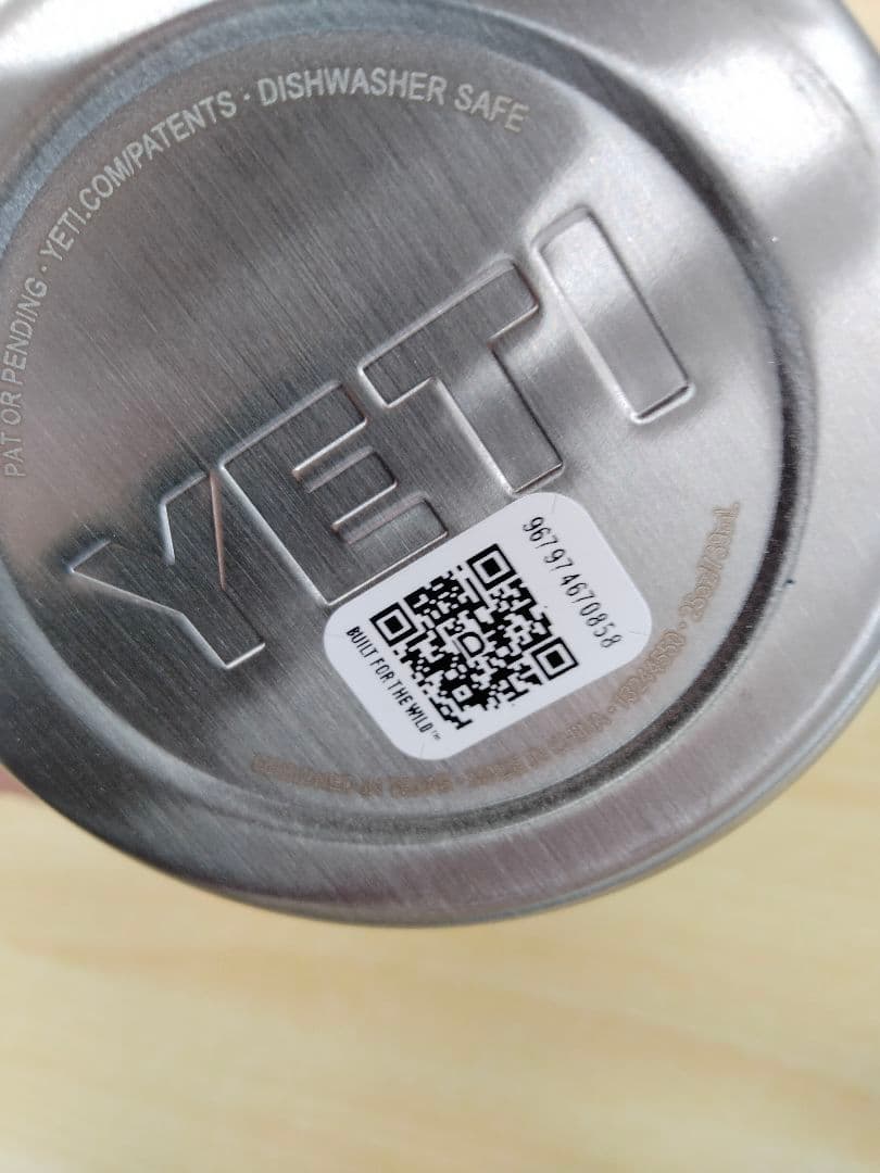 ☆新品未使用品☆YETI Rambler 25 ozストロー付き ブラックマグ