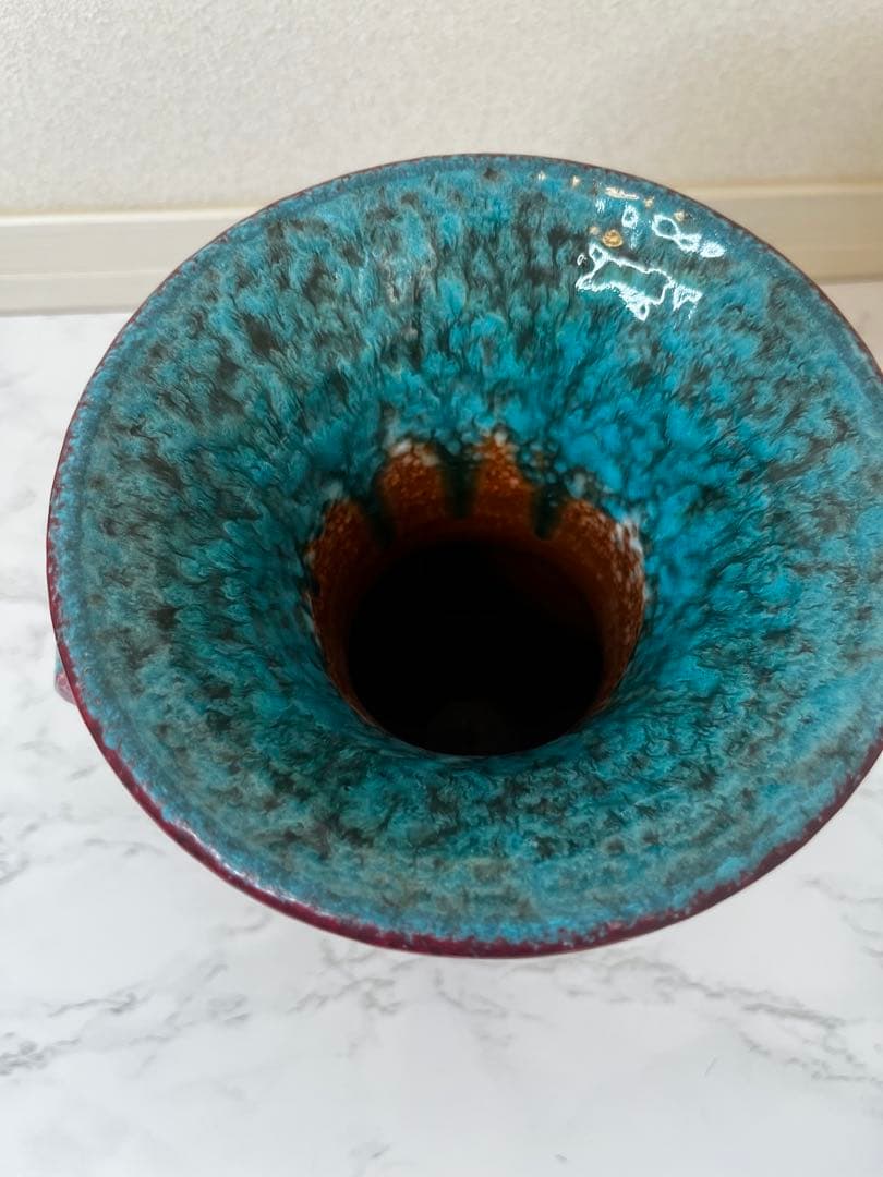 【新品】イタリア製　青と赤の装飾的な陶器花瓶