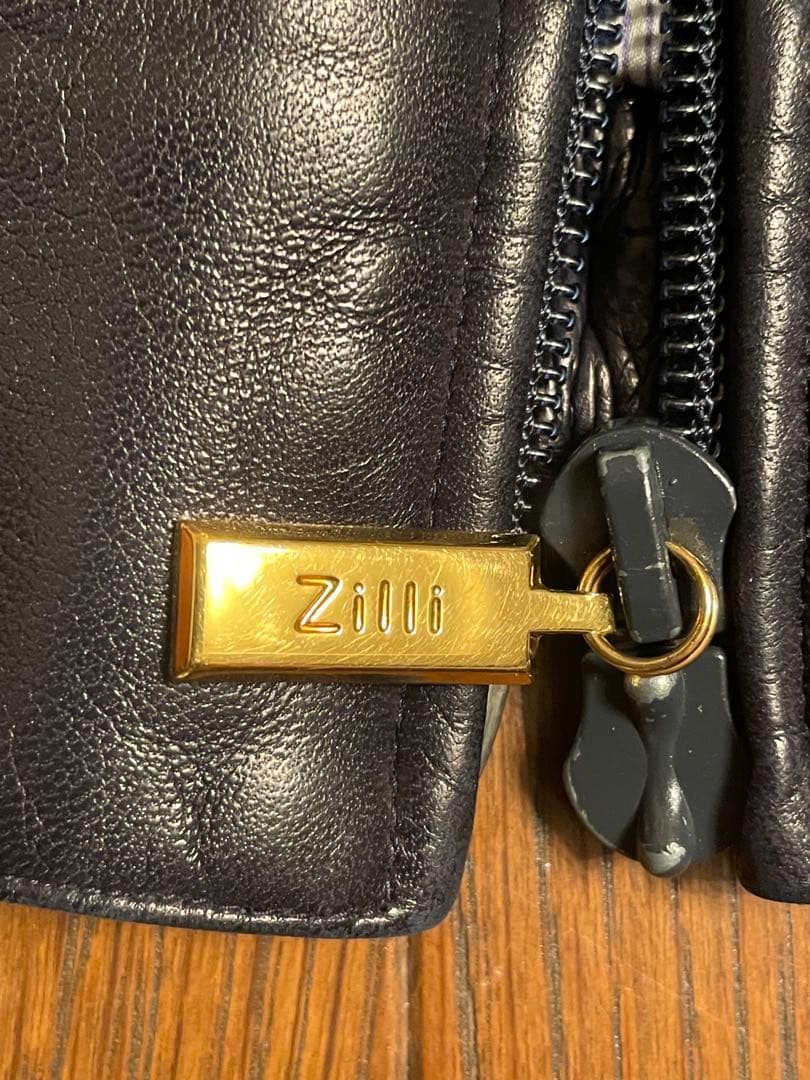 arnysジリー革と濃紺グレージャンパー