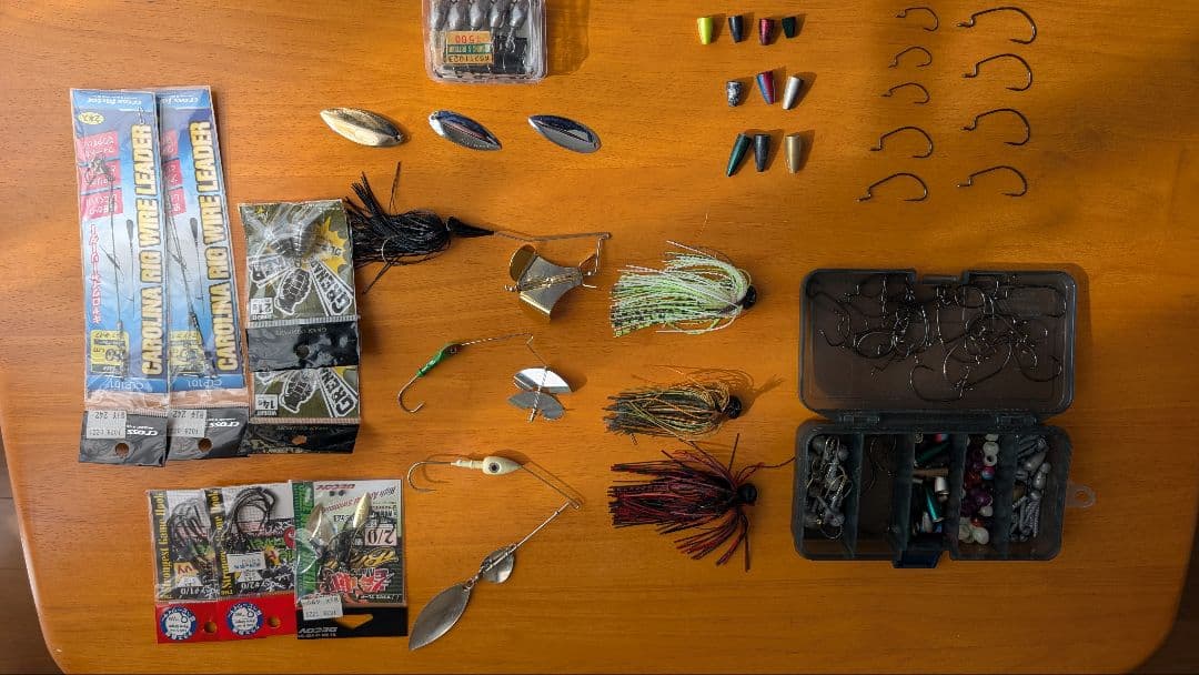 PLANOタックルボックス ＋各種ルアー＋フック、シンカー　バスフィッシング一式