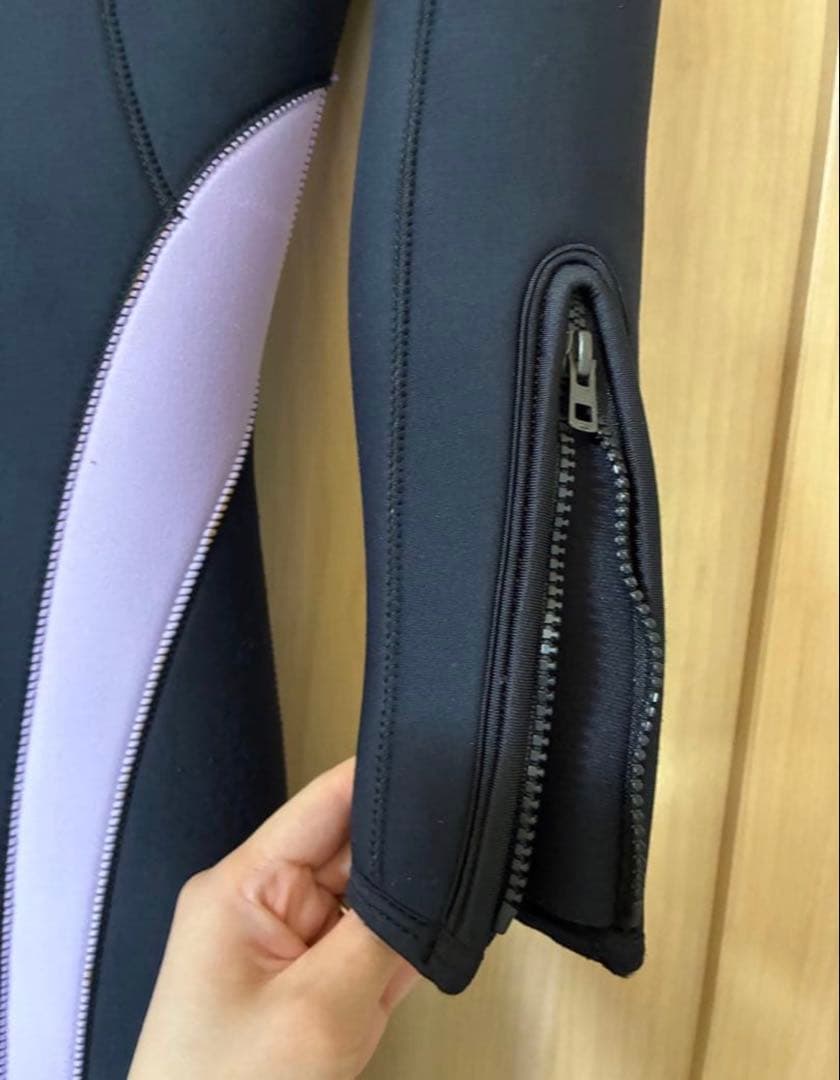 ウェットスーツ 帽子(新品)、説明書、ハンガー、カバー付き