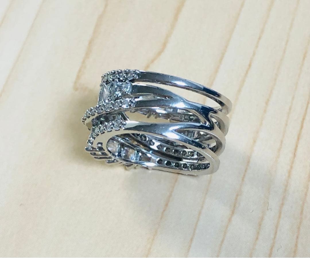 スワロフスキー Swarovski Hyperbola twist リング52号