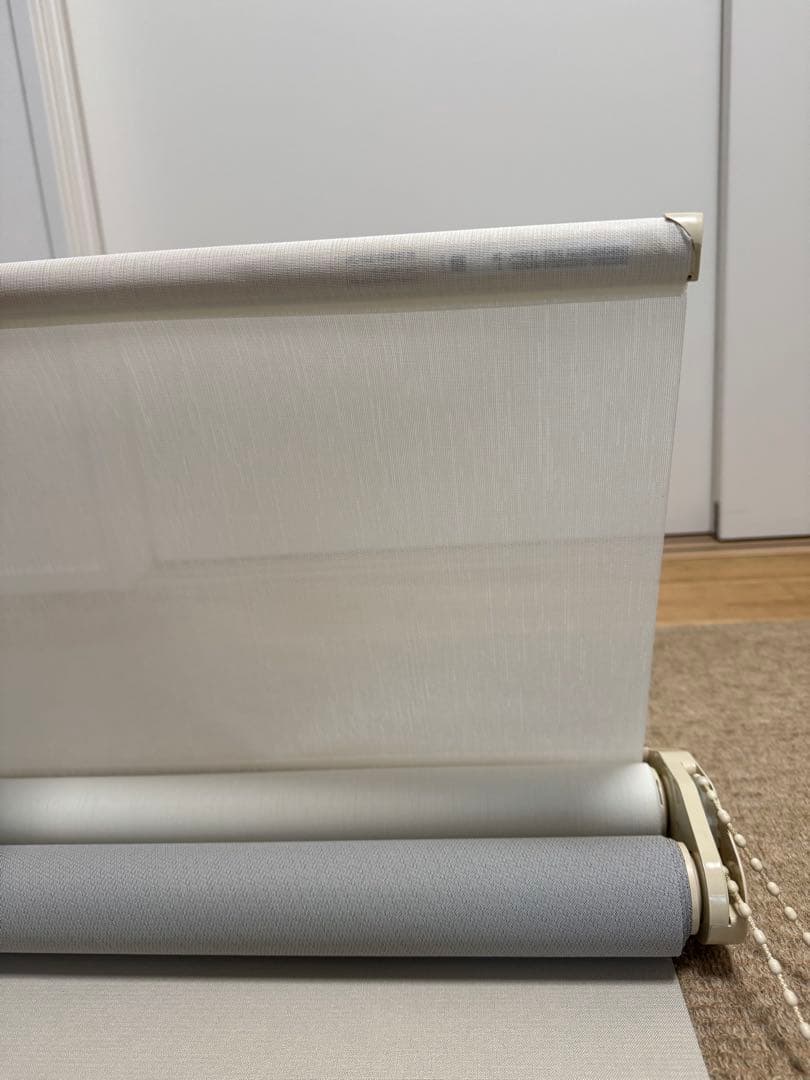 【新品】ダブルロールスクリーン　ベージュ遮光 57×110cm