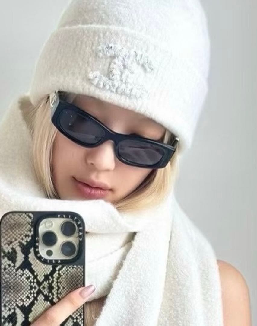 CHANEL ホワイト　ニット帽　新作❤️ 光るスパンコール付き