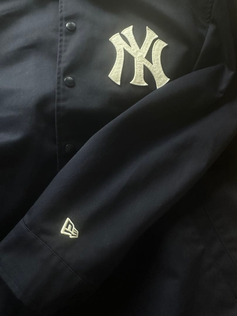 NEW ERA × NY ヤンキース スタジャン風 ジャケット（ネイビー）