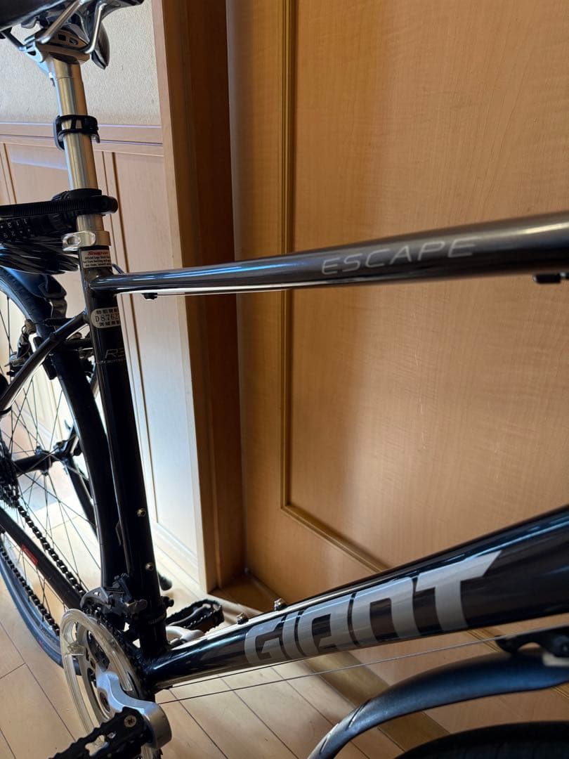 GIANT 22ESCAPE R3 ロードバイク ブラック　引取り限定