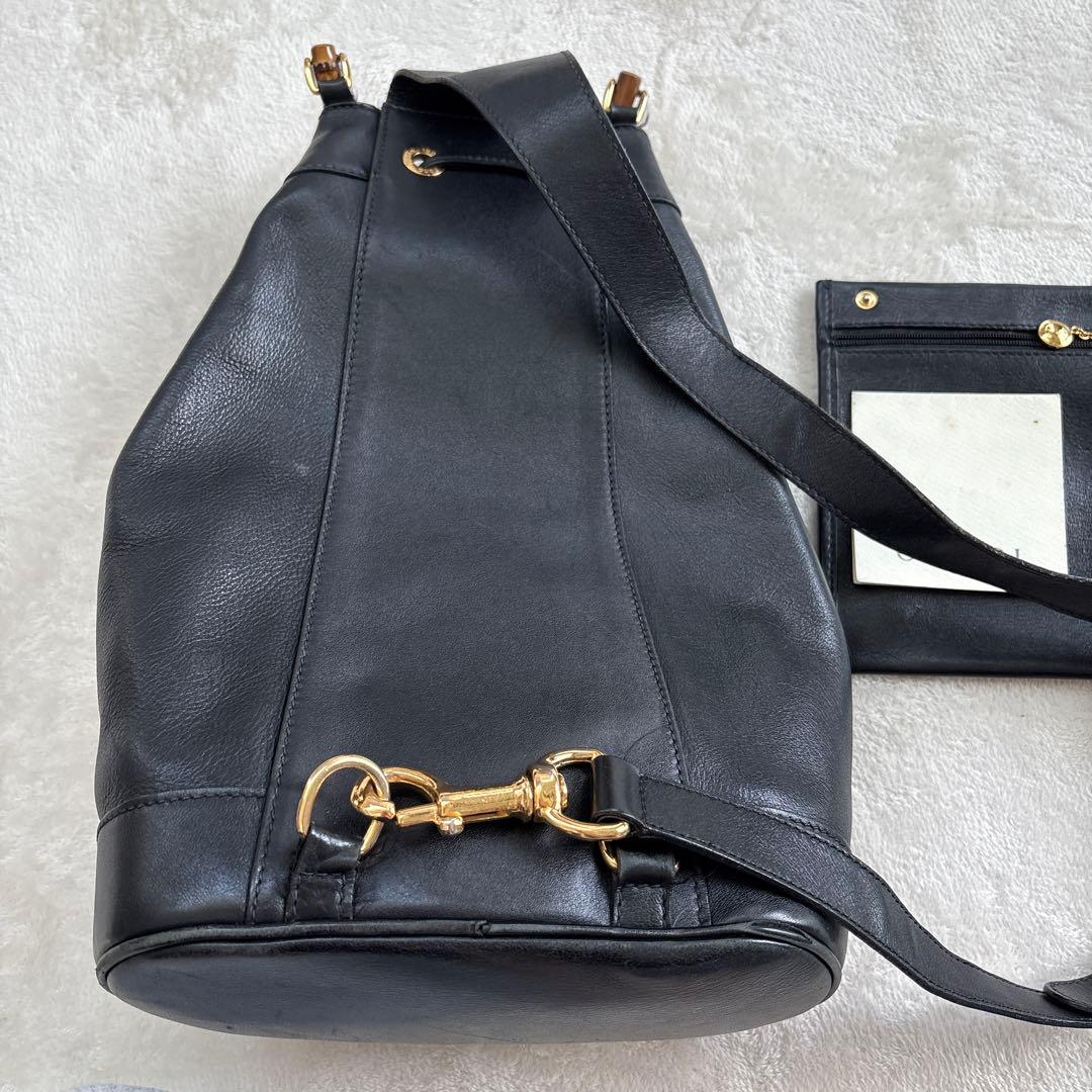 GUCCI ブラックレザーバッグ バンブーハンドル ポーチ付き