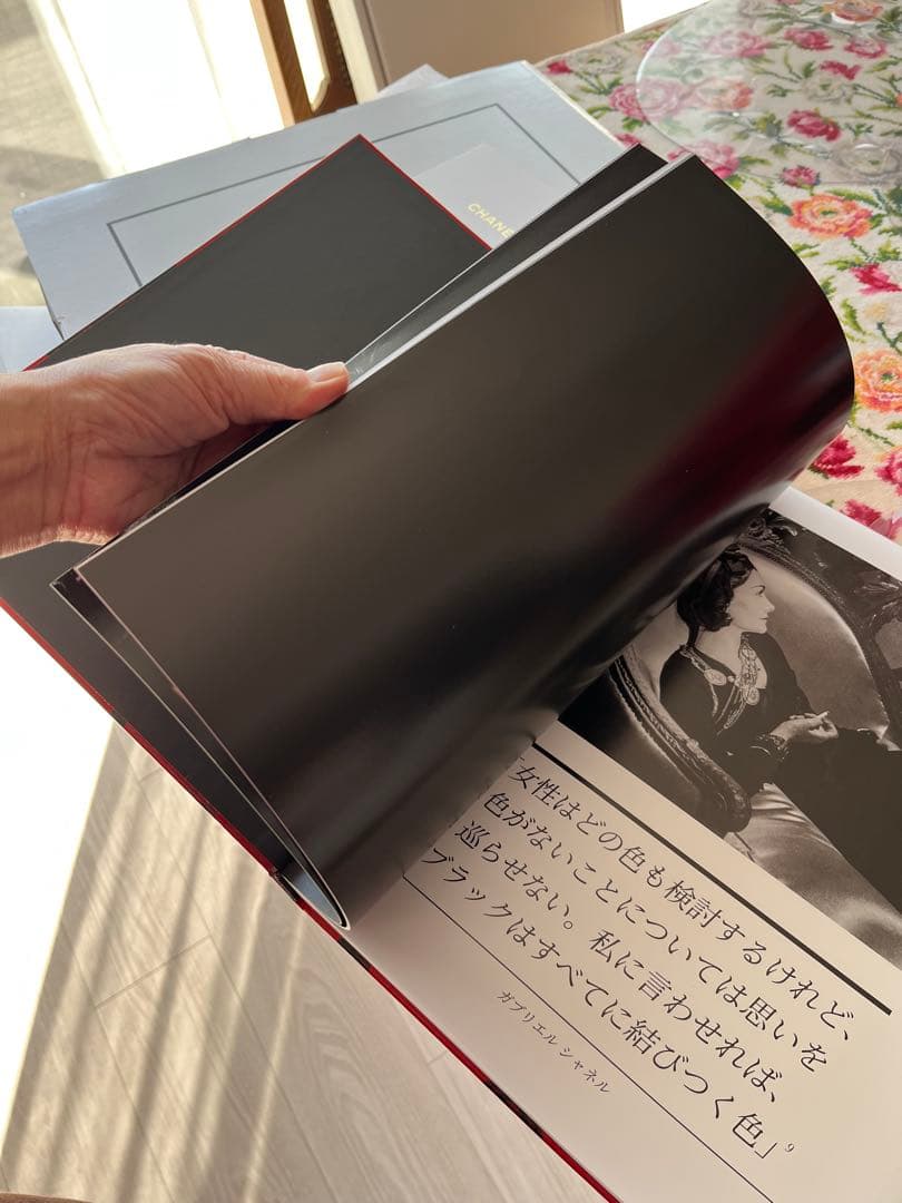 CHANEL書籍 CHANELメイクの100年のメゾンのストーリーを綴った本