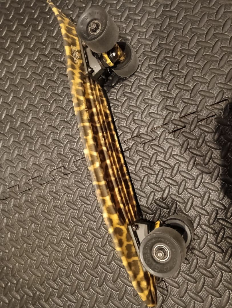 ミニクルーザー　スケボー　レオパード柄　GLOBE