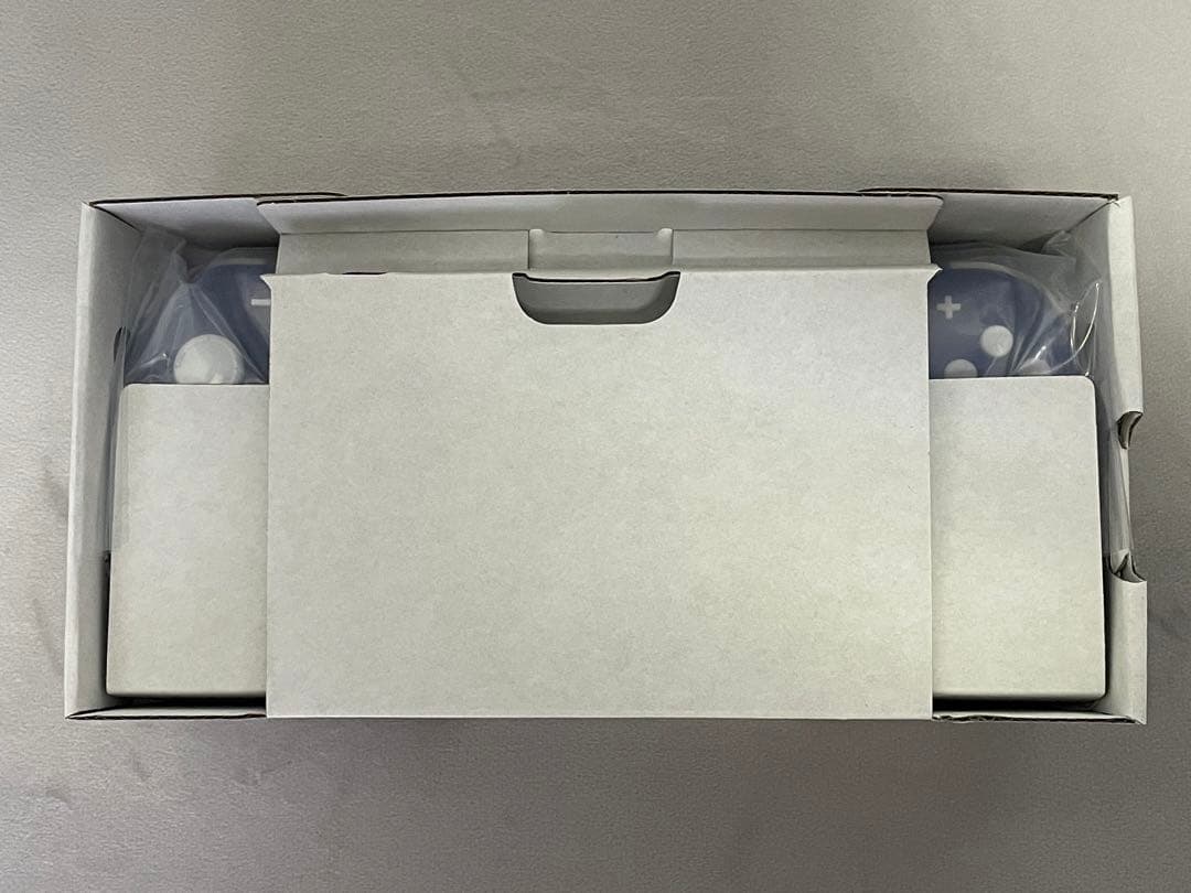 ニンテンドースイッチライト ブルー本体 ほぼ新品 未使用保護フィルム付き