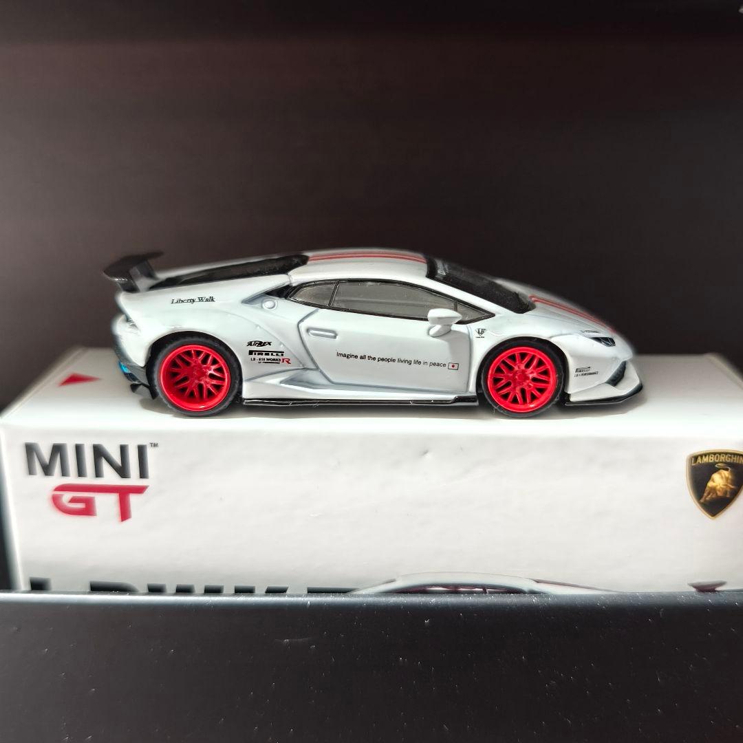 MINI GT LB★WORKS ランボルギーニウラカン ver.1 ストライプ