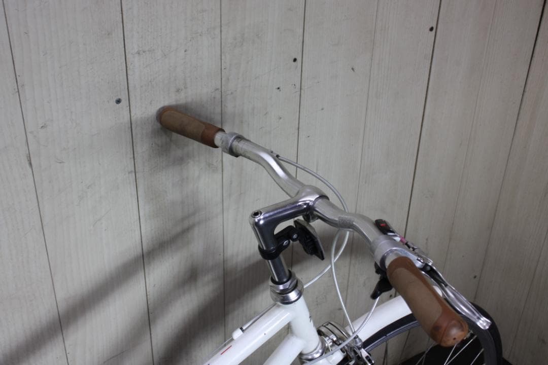 プジョーPEUGEOT CLASSIC 26型シマノ8速 430mmクロスバイク