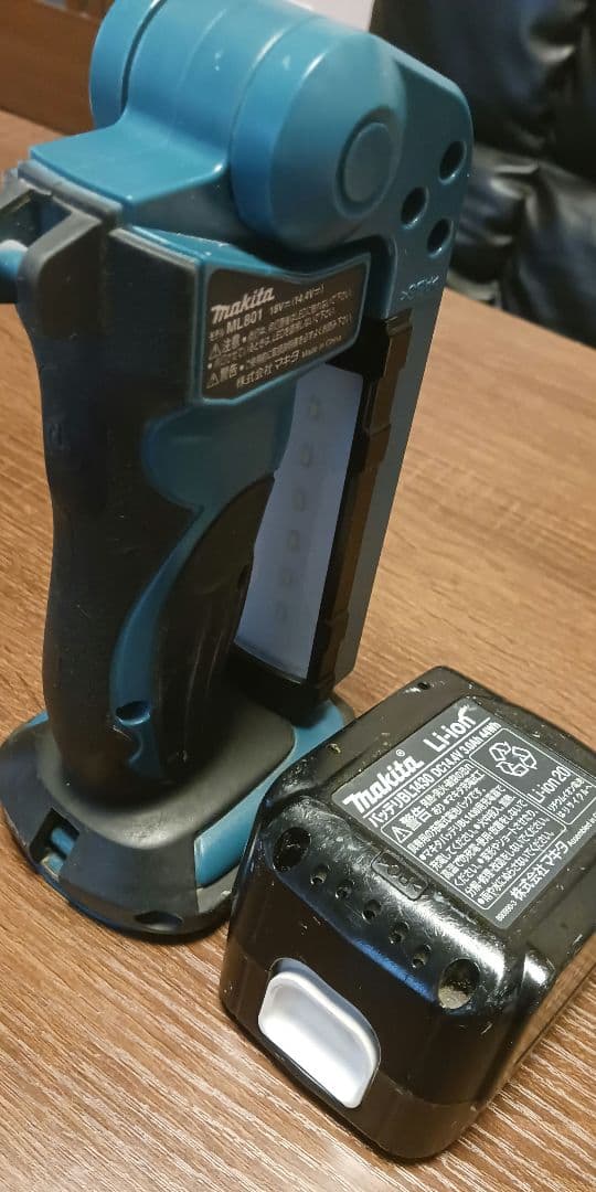 Makita-ML801ライトバッテリ付き