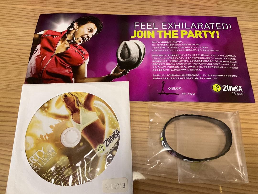 ZUMBA☆ボディシェイプアップシステム☆DVD４枚とCD、トーニングスティック